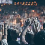 Tendencias de moda para el festival de música: agosto 2024