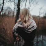 Accesorios esenciales para transformar tu look otoñal en noviembre