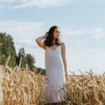El encanto del blanco total: cómo dominar el look monocromático este verano